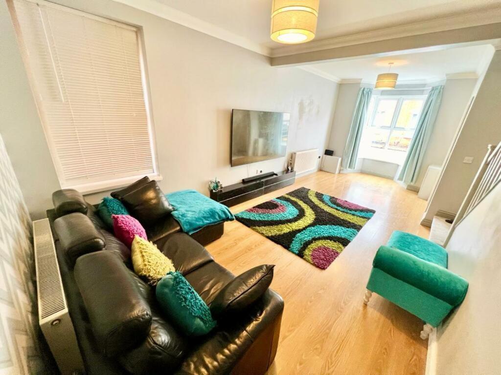 Lovely Spacious Room Near Train Station And University Dallington  المظهر الخارجي الصورة
