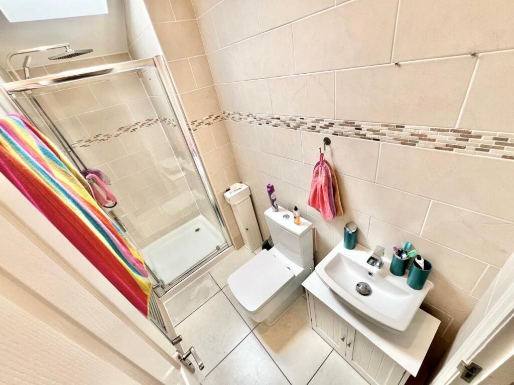 Lovely Spacious Room Near Train Station And University Dallington  المظهر الخارجي الصورة