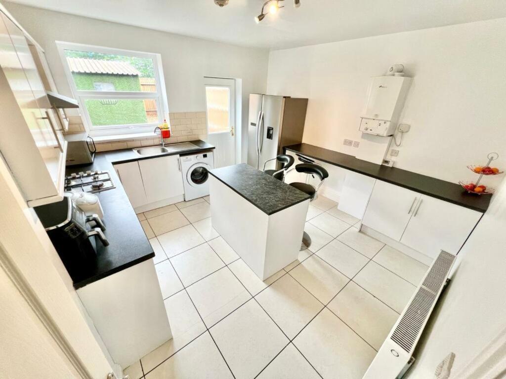 Lovely Spacious Room Near Train Station And University Dallington  المظهر الخارجي الصورة