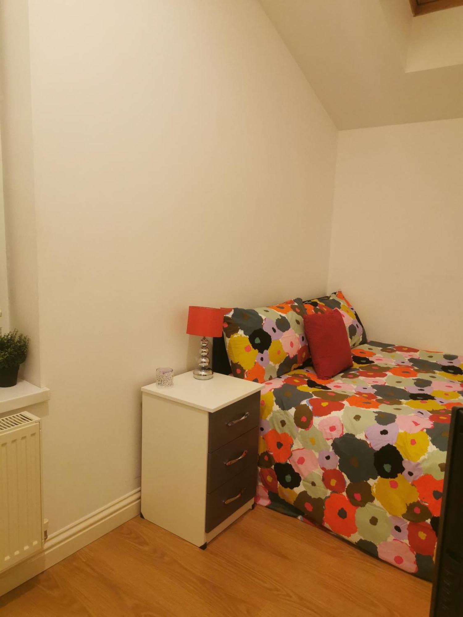 Lovely Spacious Room Near Train Station And University Dallington  المظهر الخارجي الصورة